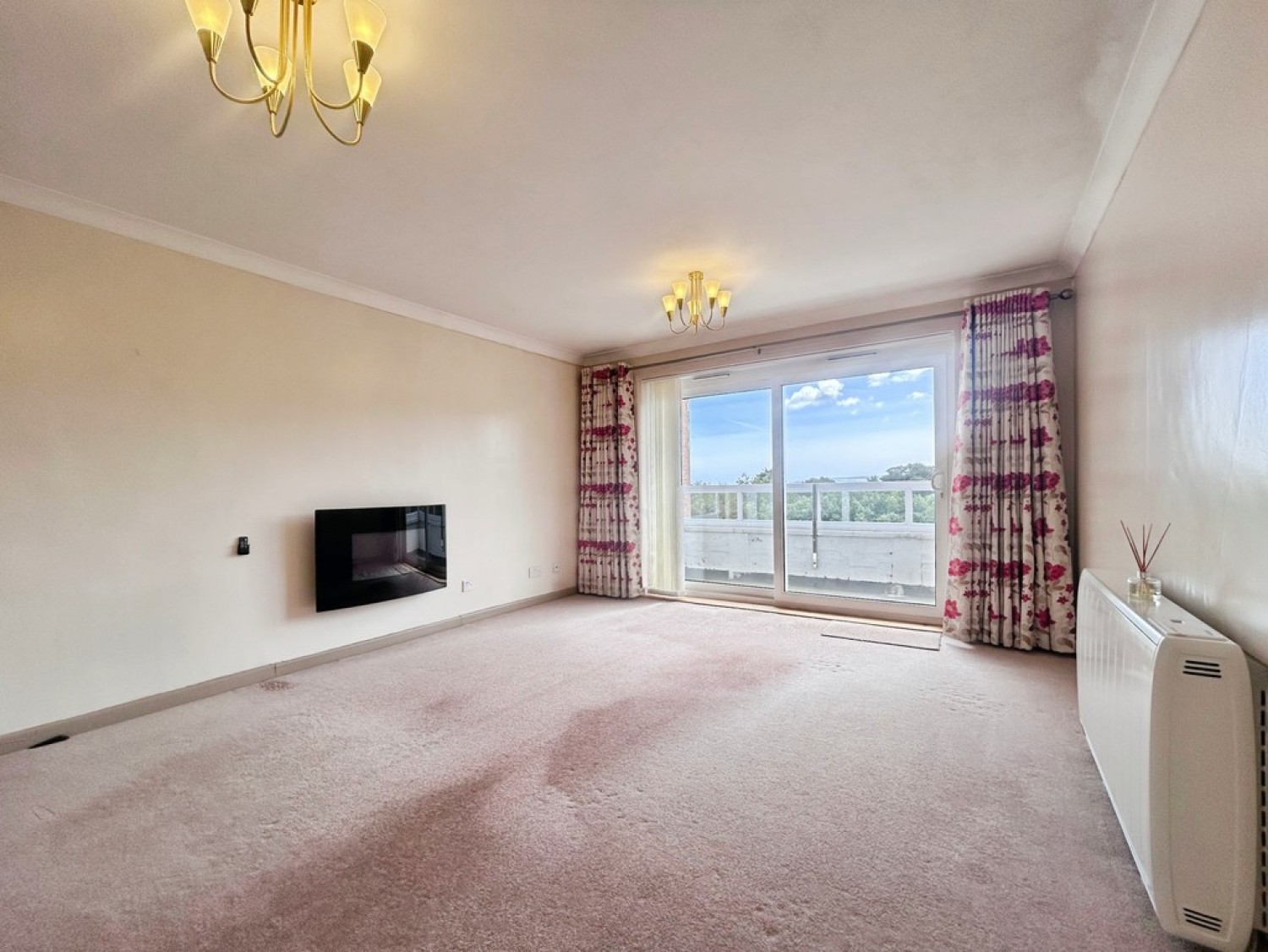 2 bedroom Flat for Letting West Cliff Road, Bournemouth