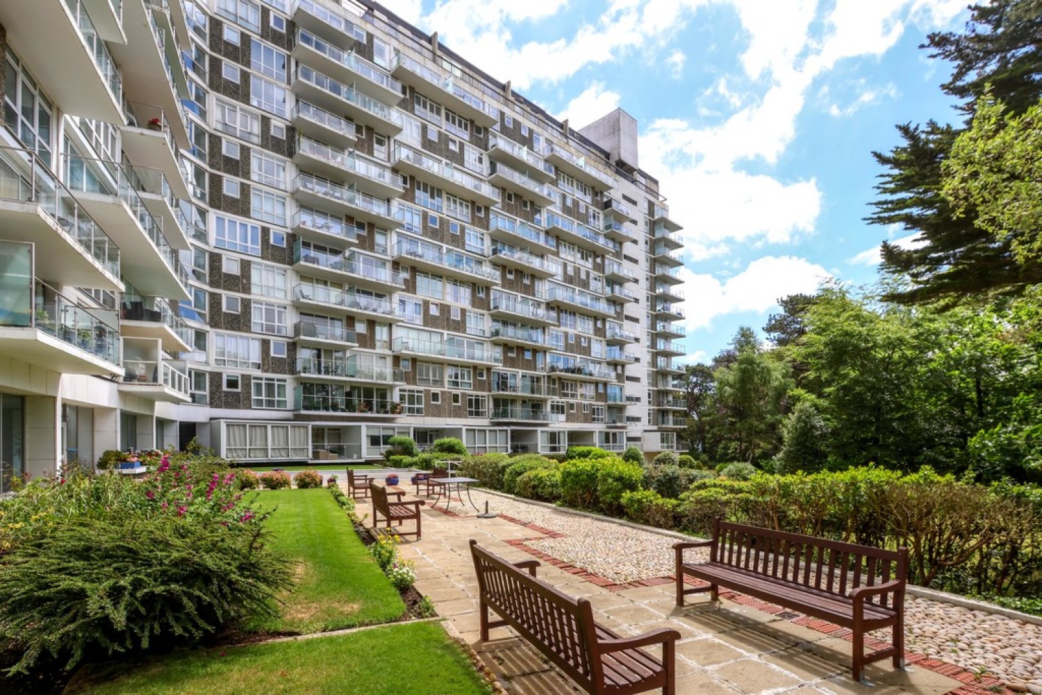 2 bedroom Flat for Sale West Cliff Road, Bournemouth