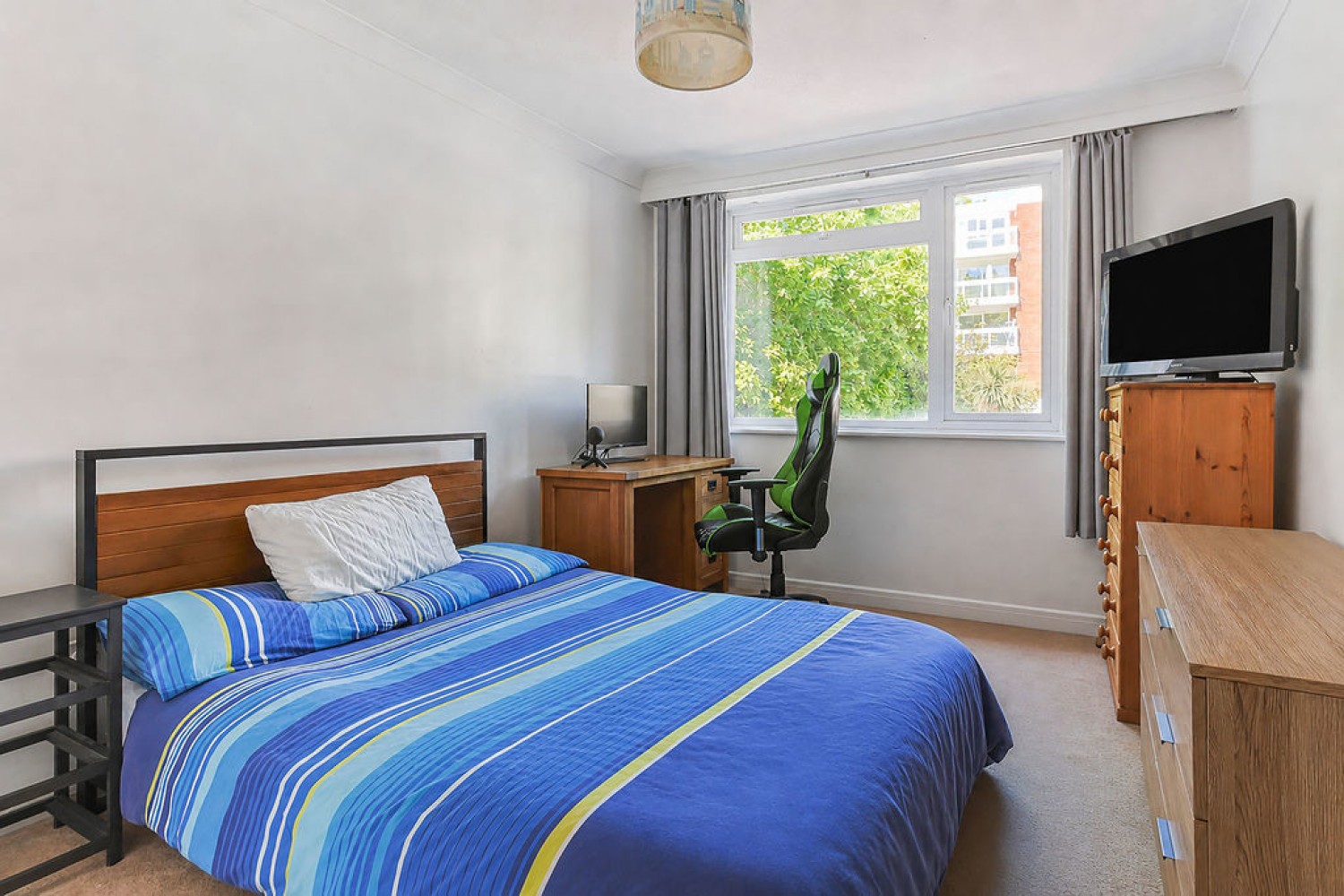 2 bedroom Flat for Sale Branksome Wood Road, Bournemouth