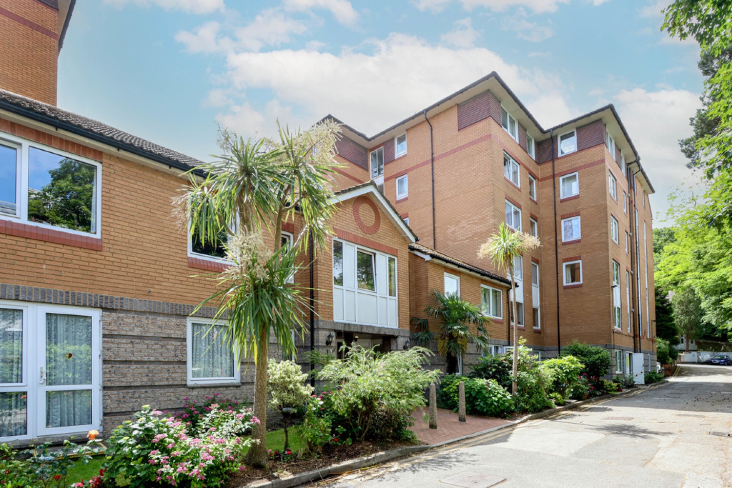 2 bedroom Flat for Sale St Peter's Road, Bournemouth