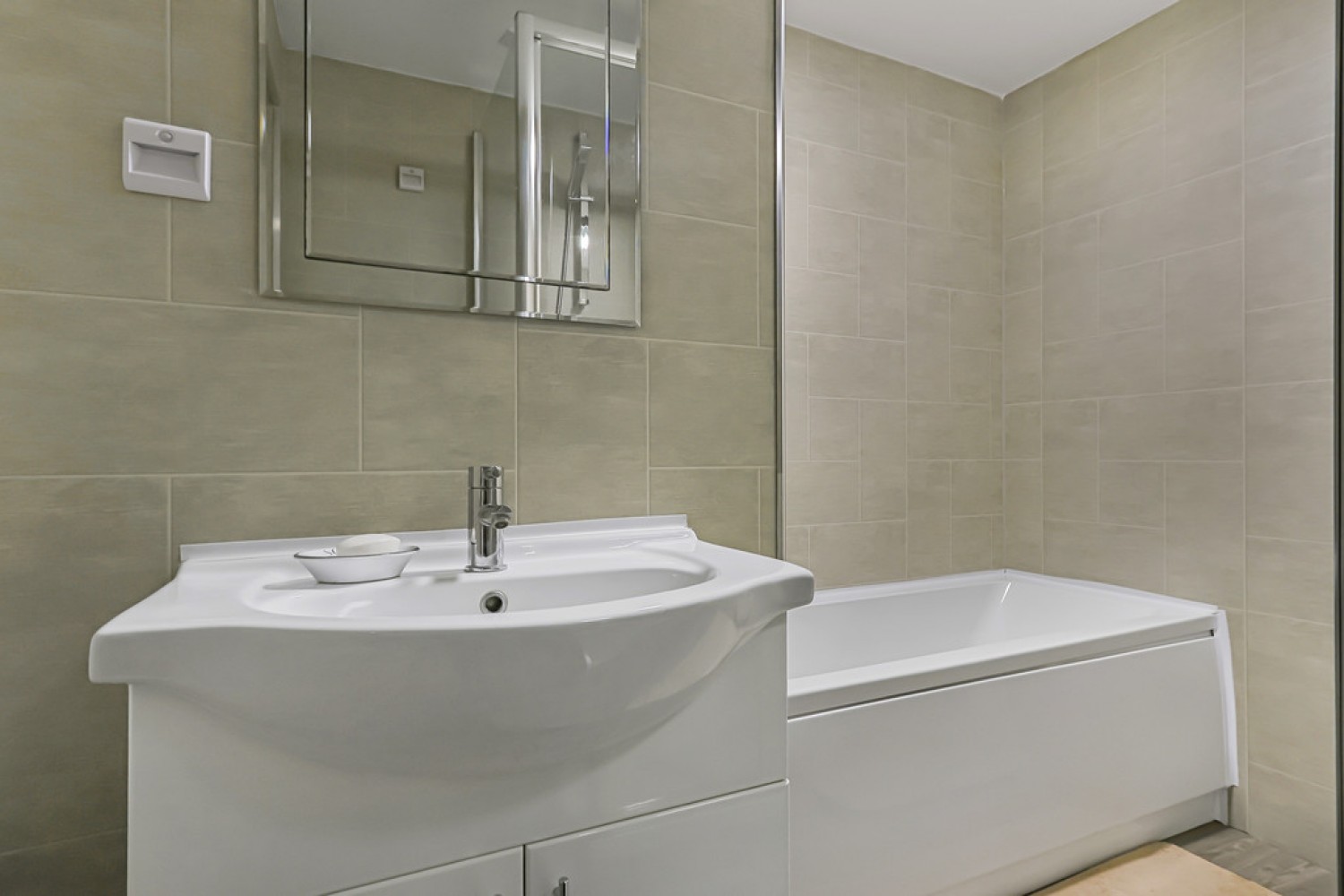 2 bedroom Flat for Sale Bournemouth, Bournemouth Christchurch Poole, Dorset