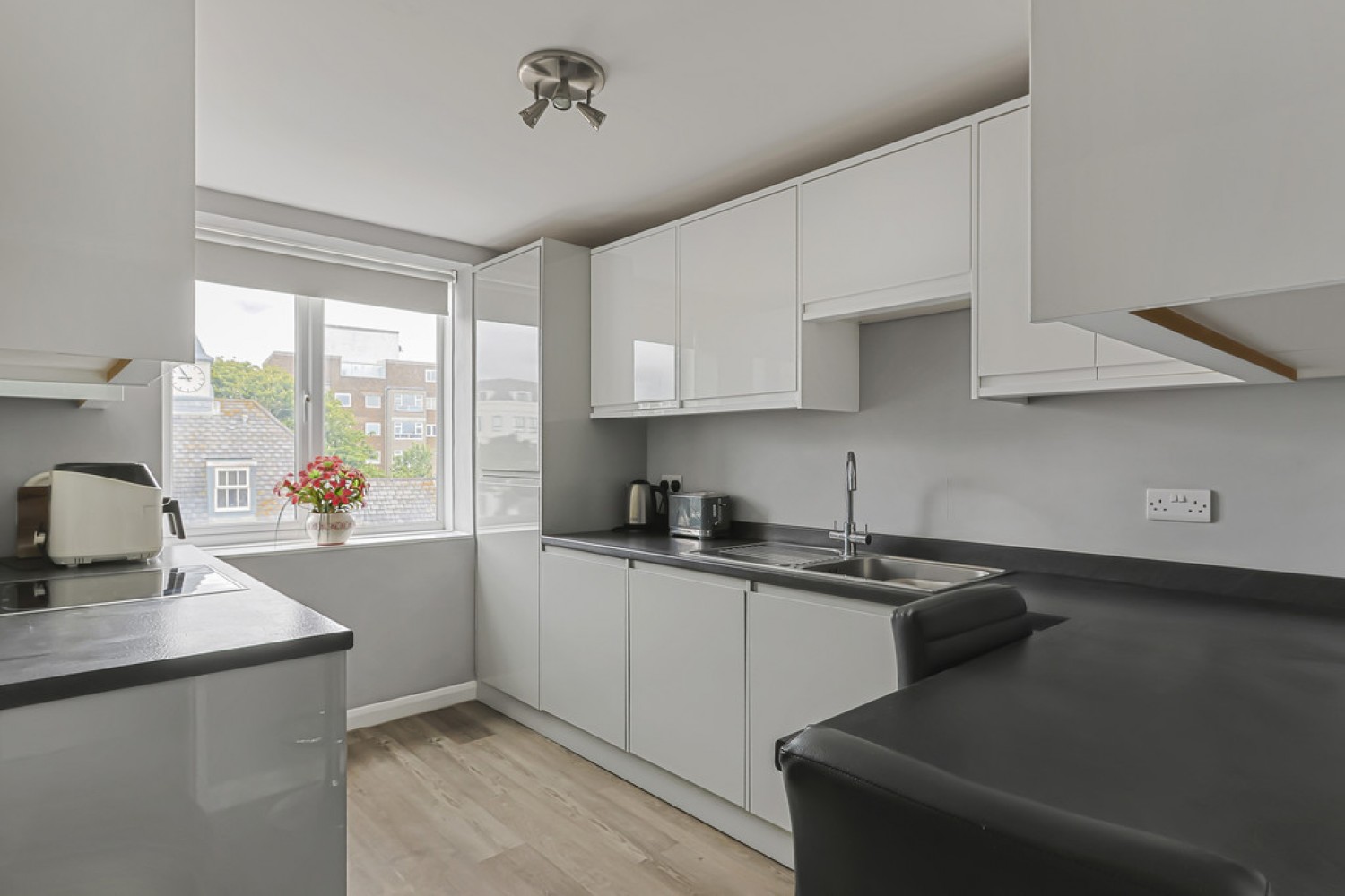 2 bedroom Flat for Sale Bournemouth, Bournemouth Christchurch Poole, Dorset