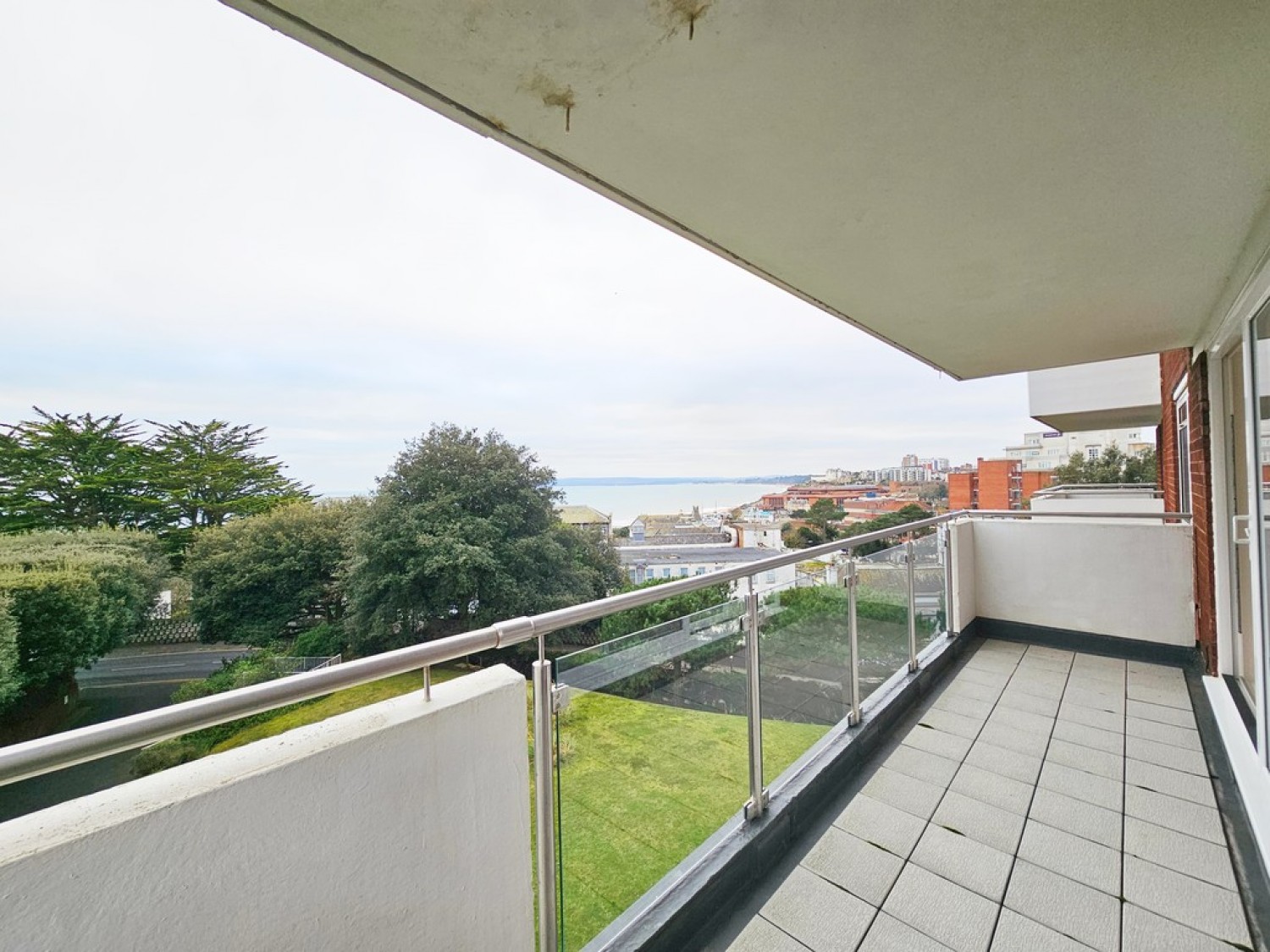 2 bedroom Flat for Sale Russell Cotes Road, Bournemouth