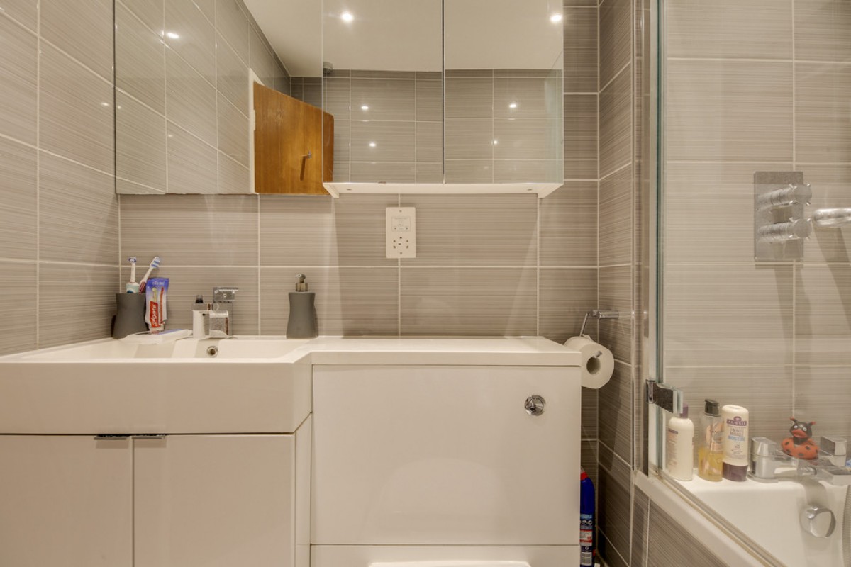 Clapham Common Southside, SW4