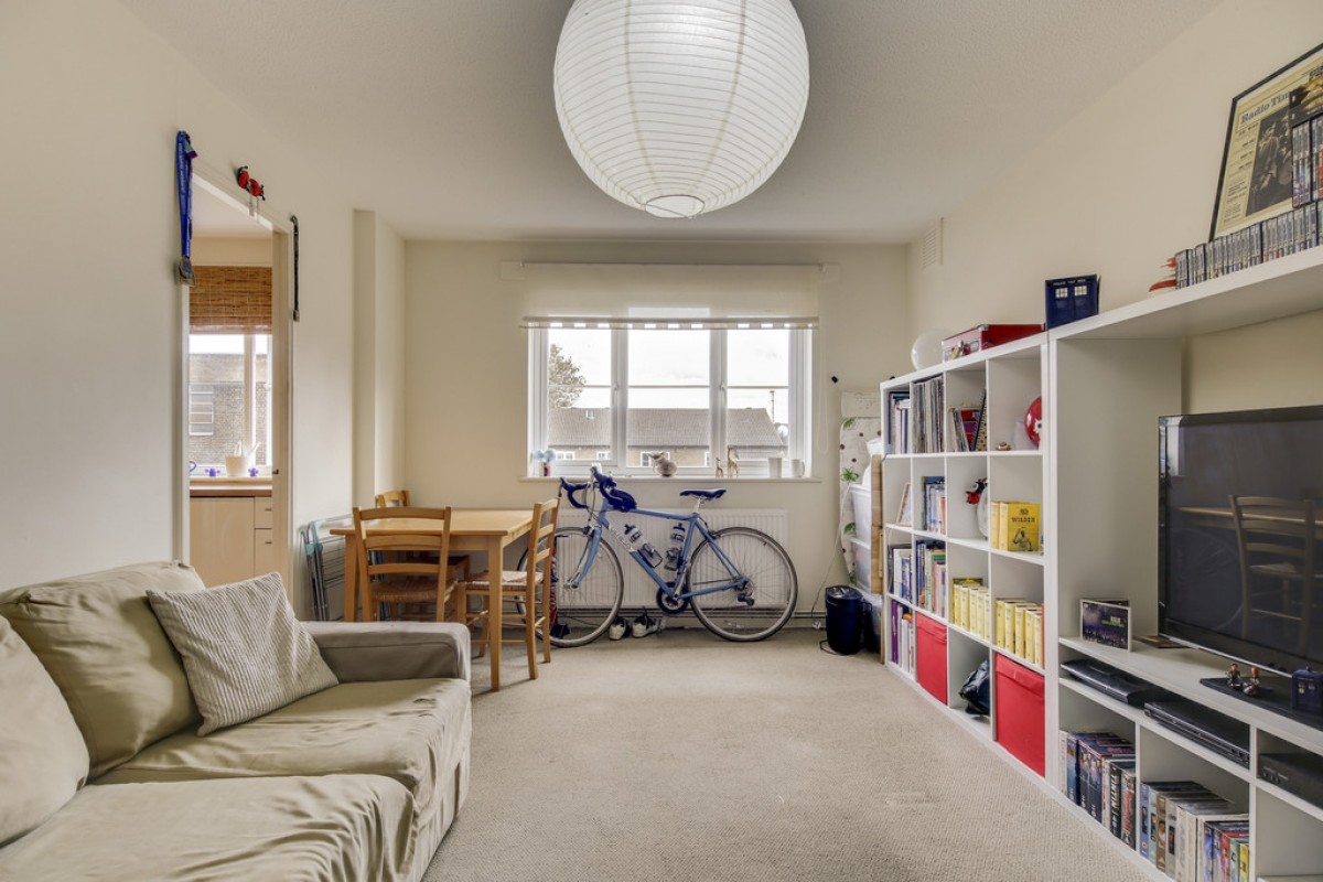 Clapham Common Southside, SW4