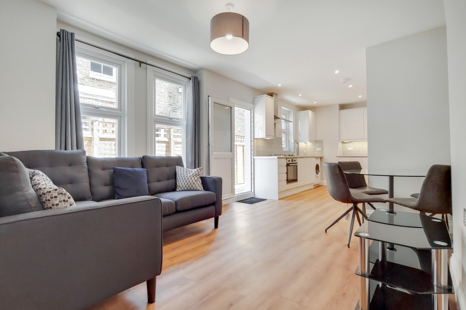 3 bedroom Flat for Letting Weir Road , Balham