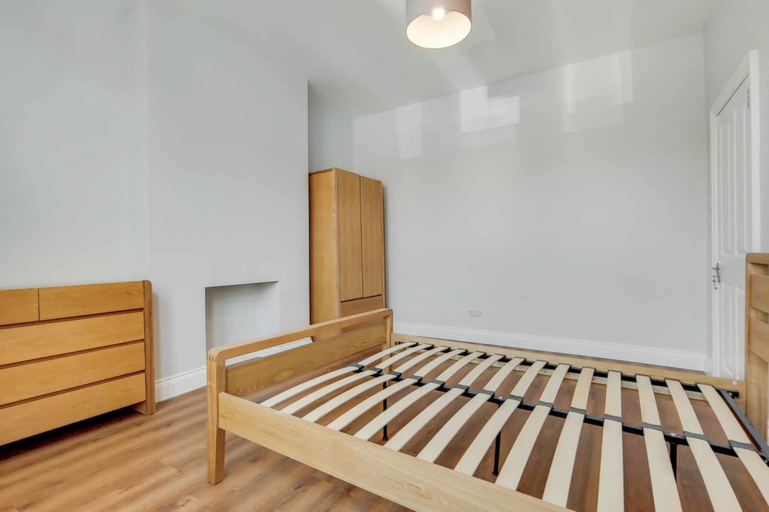 3 bedroom Flat for Letting Weir Road , Balham