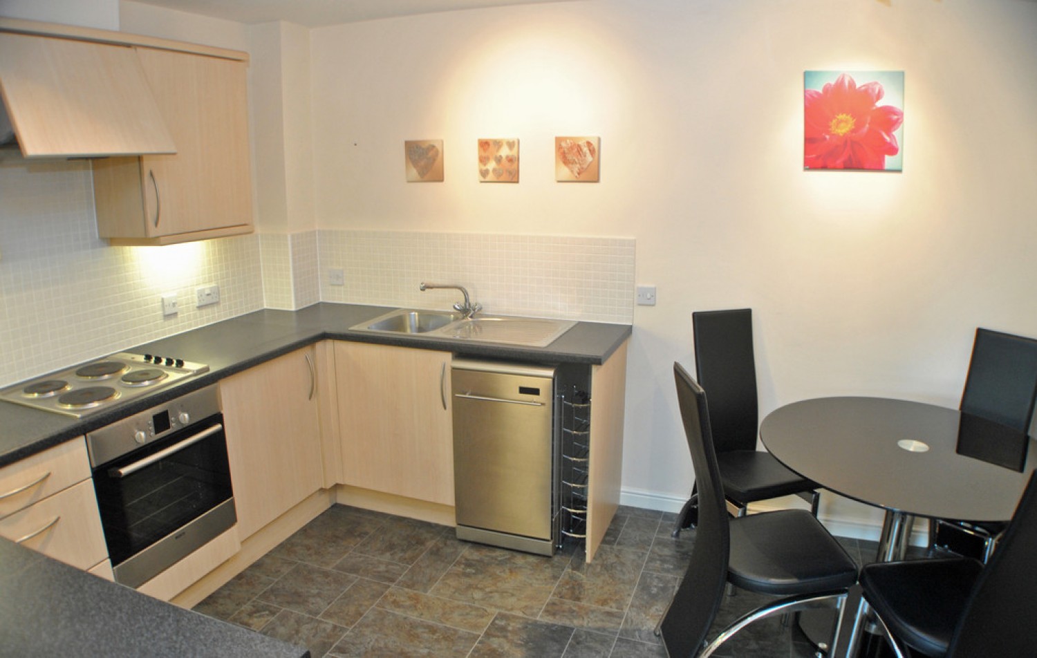 2 bedroom Flat for Letting Collingtree Court, Warwick Road