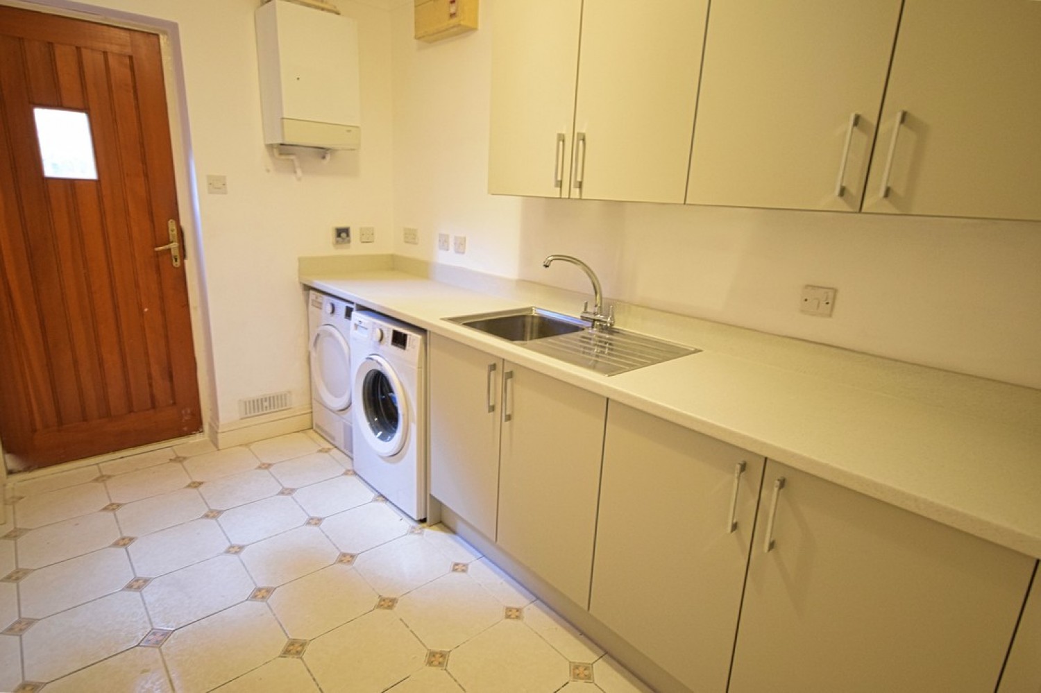 5 bedroom House for Letting Spring Close, Solihull