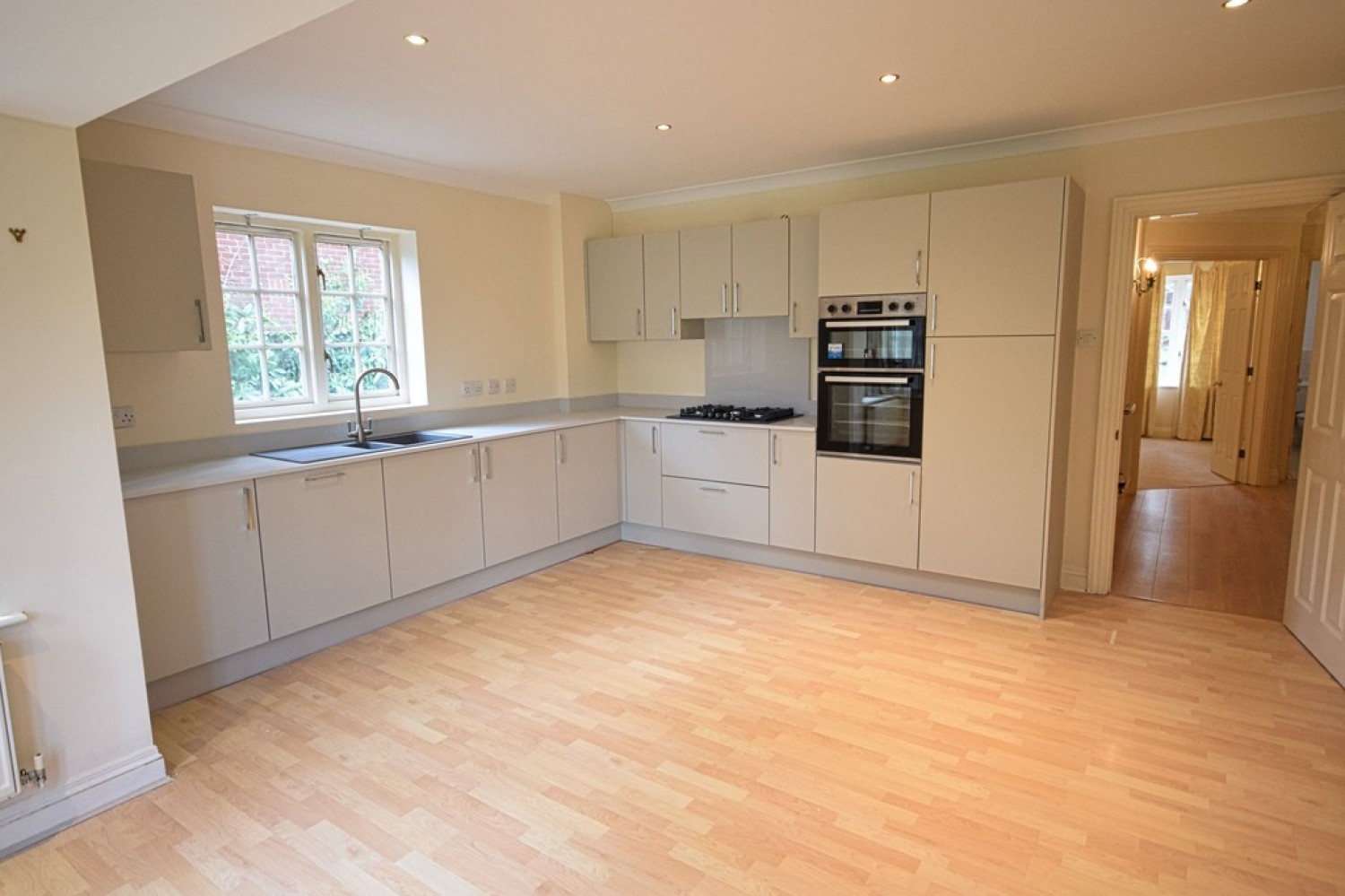 5 bedroom House for Letting Spring Close, Solihull