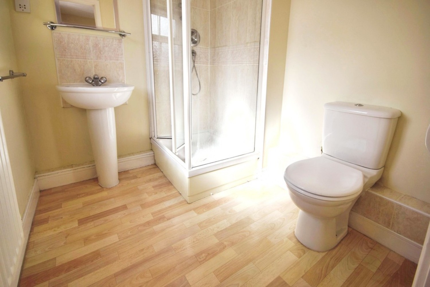 2 bedroom Flat for Sale Dickens Heath Road, Dickens Heath