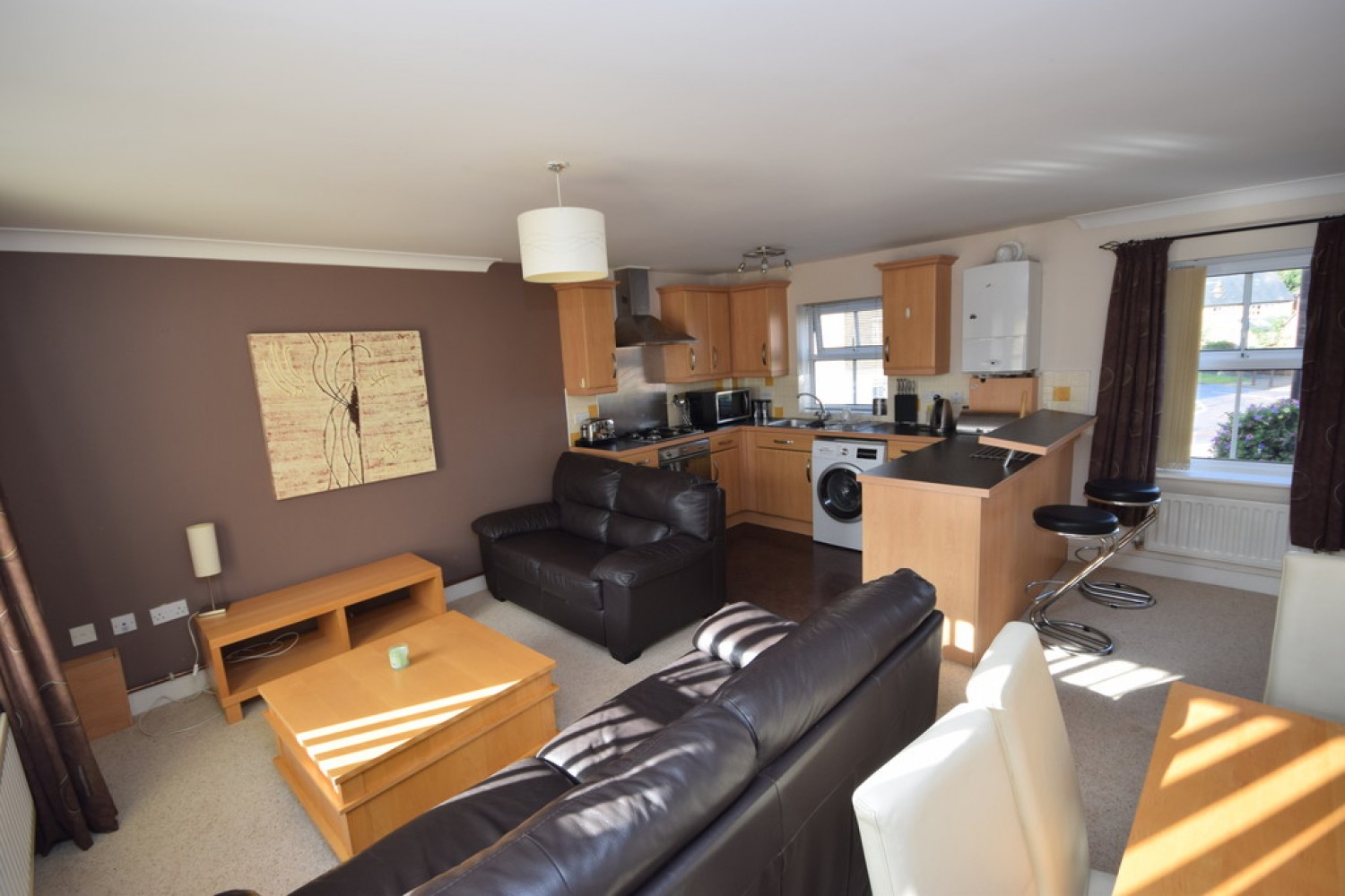 2 bedroom Flat for Sale Dickens Heath Road, Dickens Heath