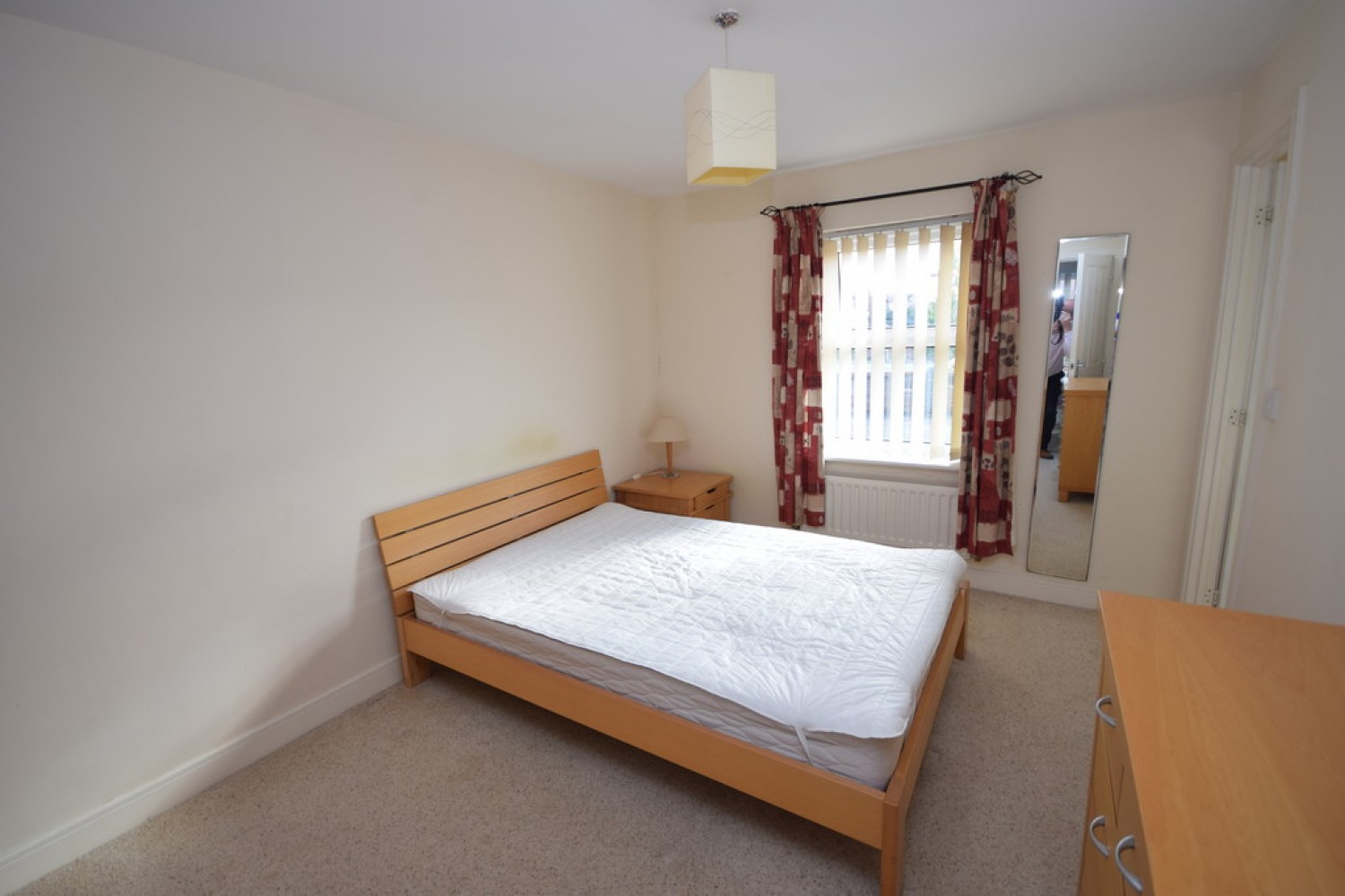 2 bedroom Flat for Sale Dickens Heath Road, Dickens Heath