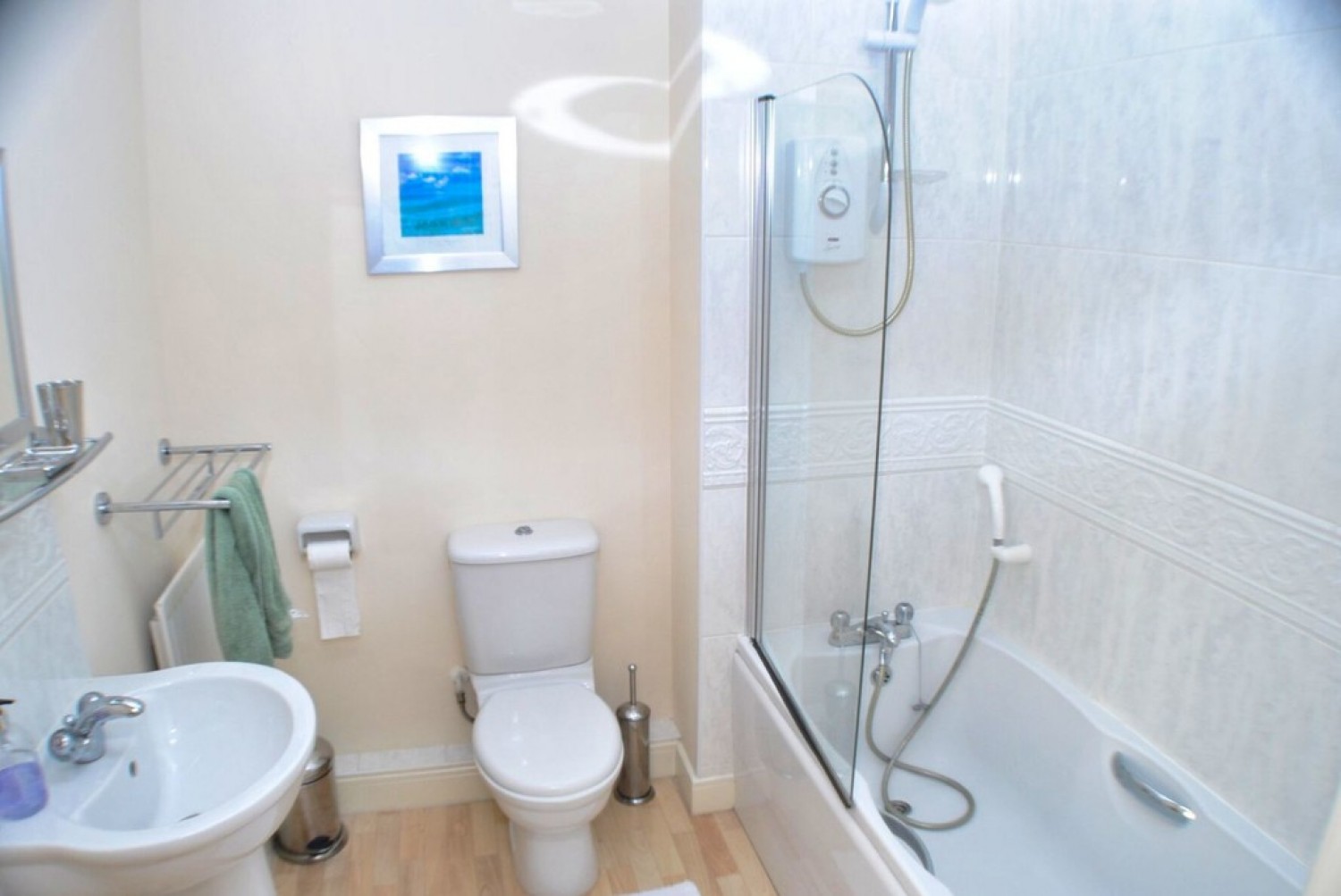 2 bedroom Flat for Sale Dickens Heath Road, Dickens Heath