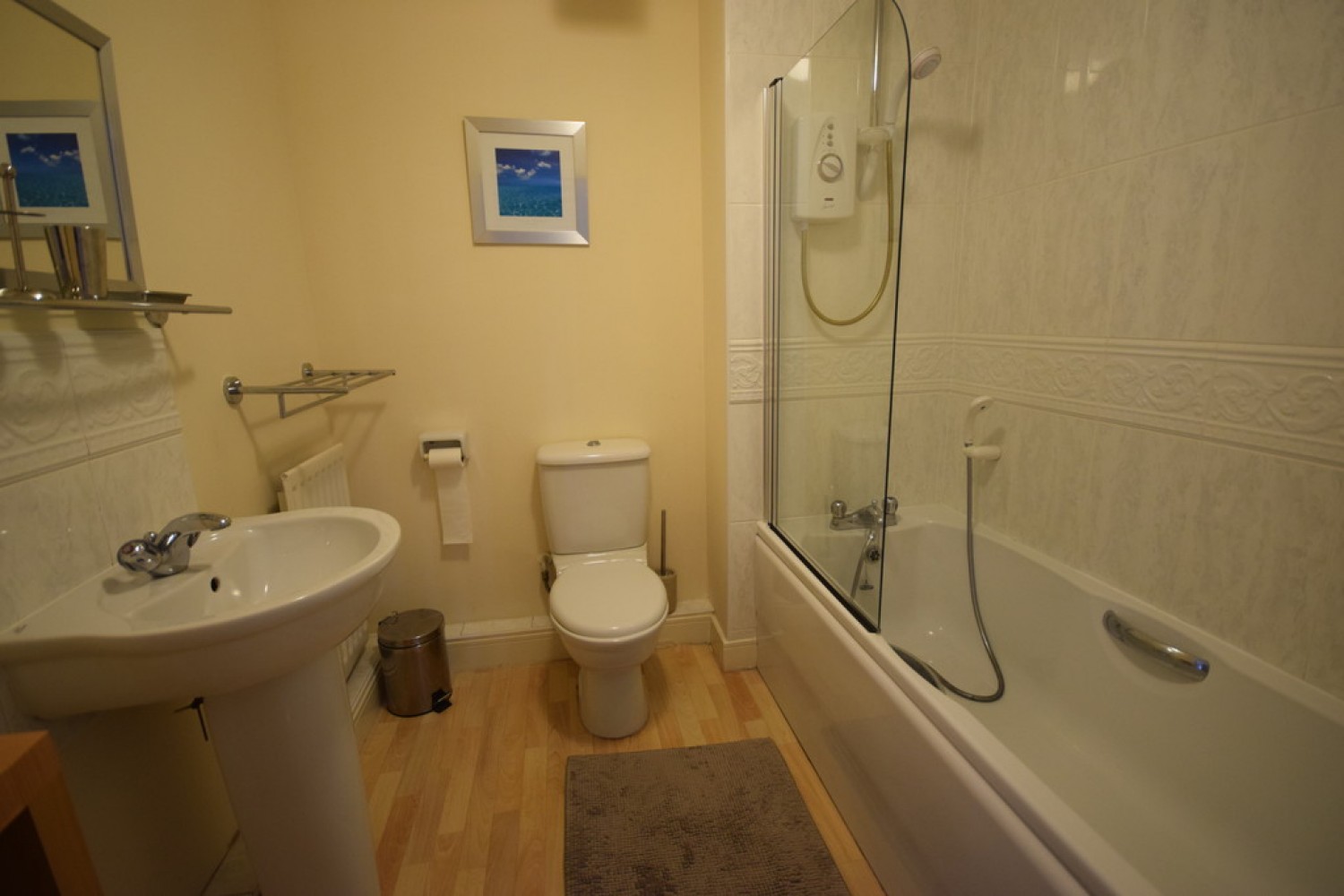 2 bedroom Flat for Sale Dickens Heath Road, Dickens Heath