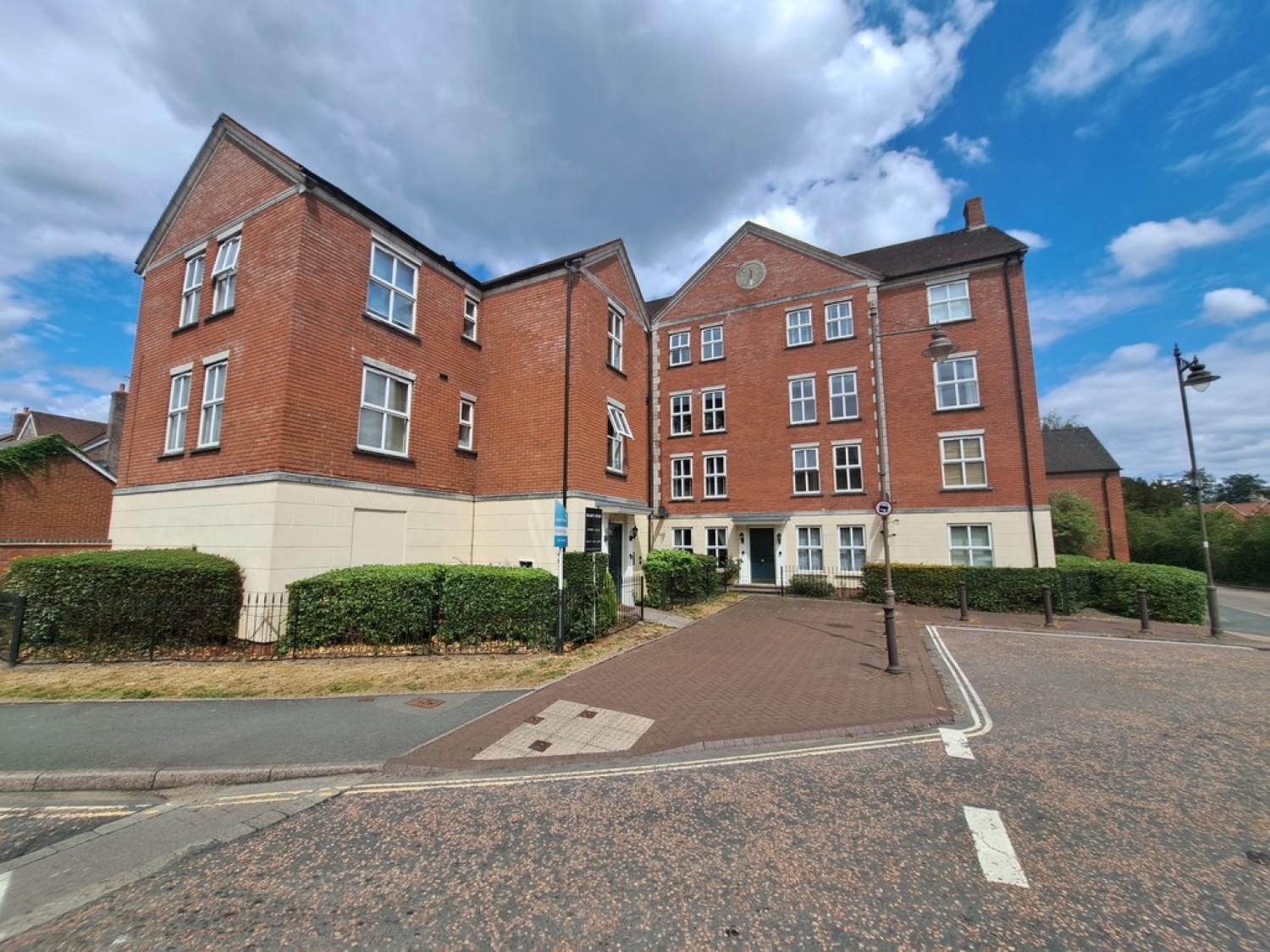 Dickens Heath Road, Dickens Heath