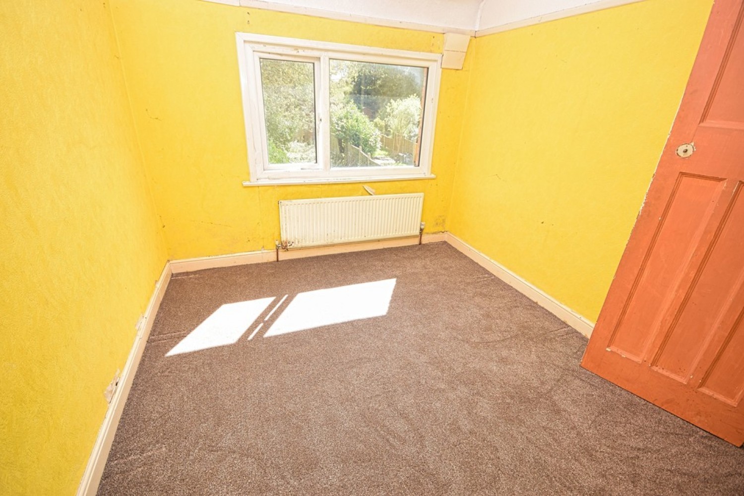 Sandy Hill Road, Shirley