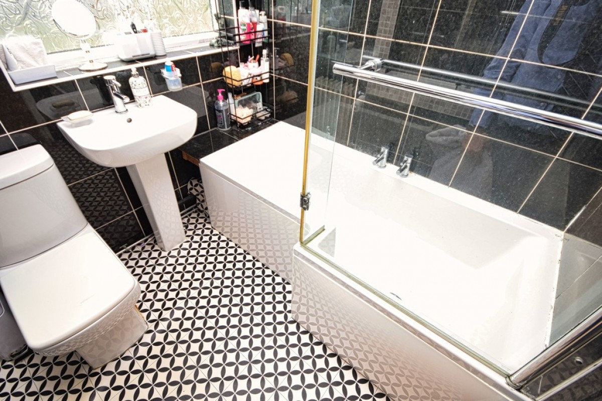 Stroud Road, Shirley