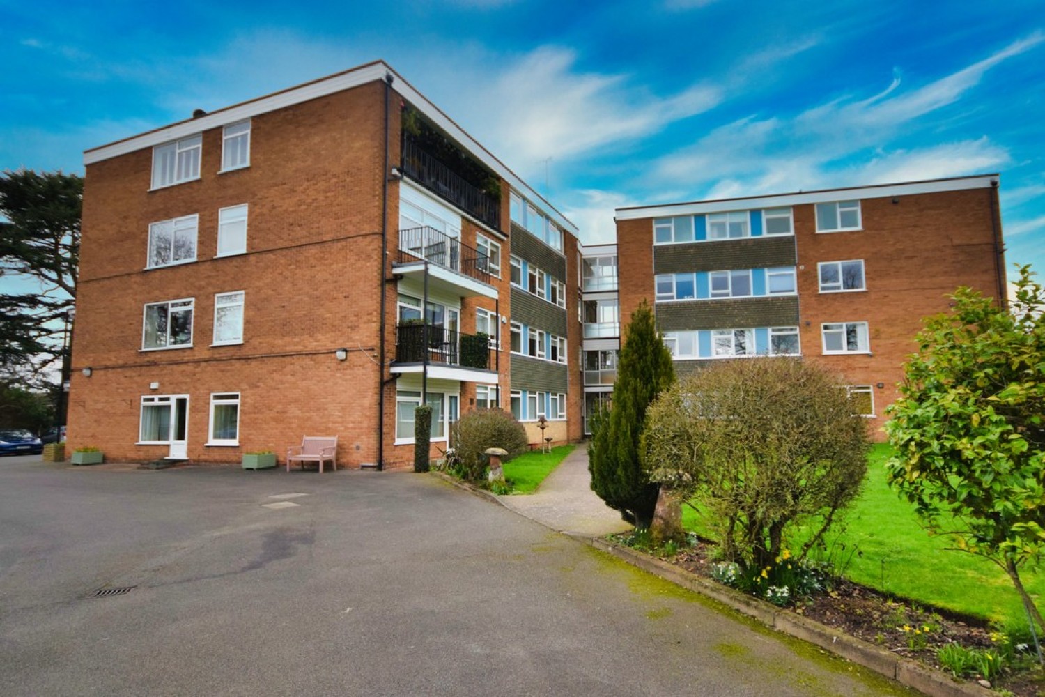 2 bedroom Flat for Sale Coppice Close, Dove House Lane, Solihull