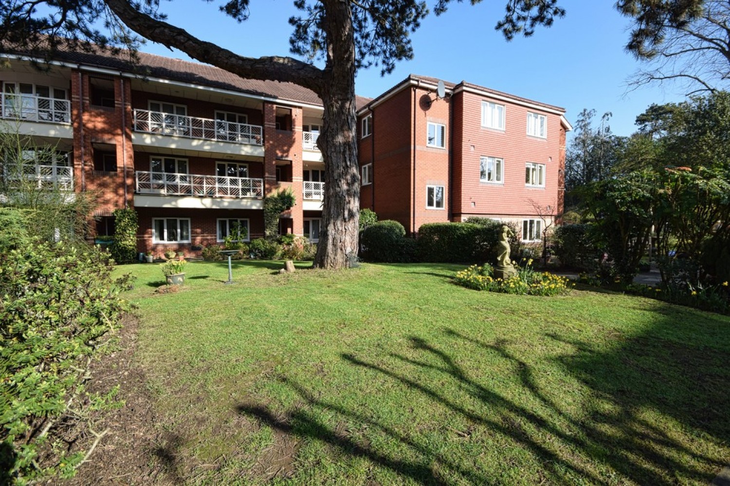 2 bedroom Flat for Sale Dovehouse Court, Grange Road, Solihull