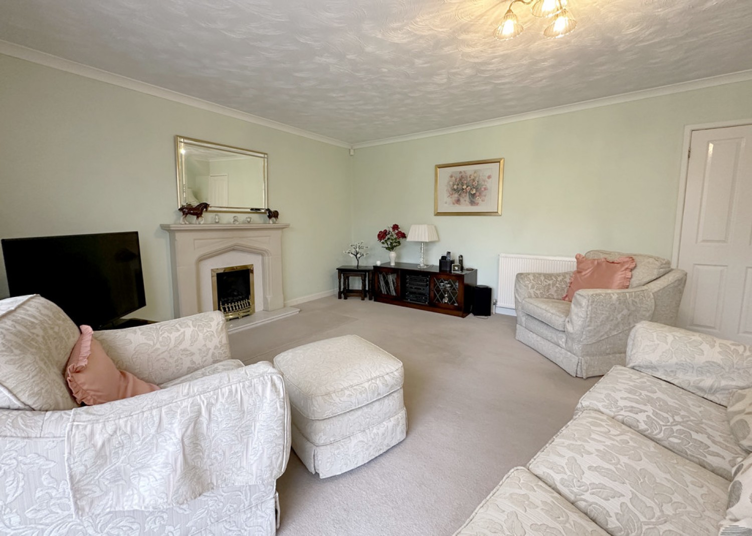 3 bedroom Bungalow for Sale Main Road, Meriden