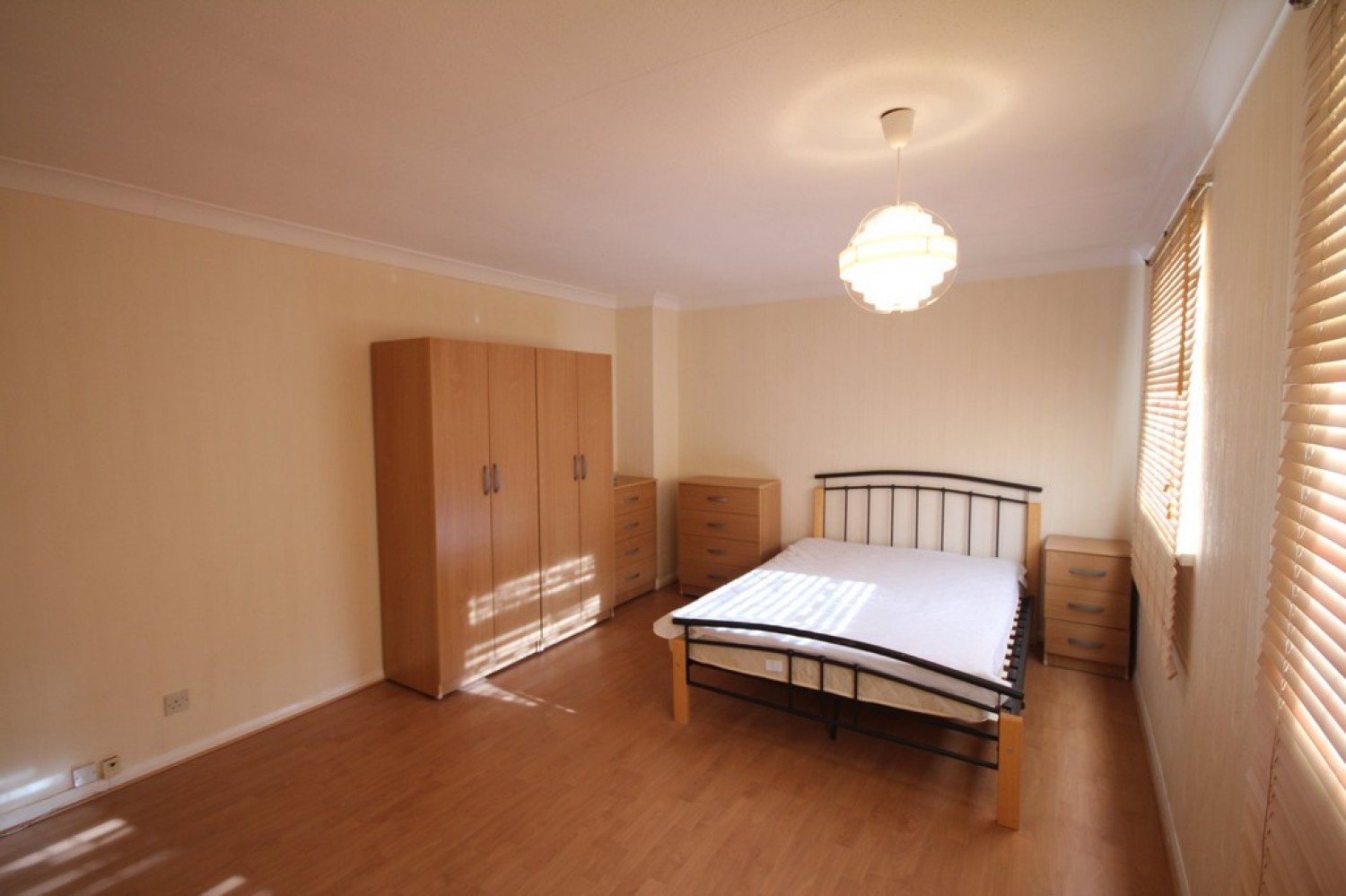 3 bedroom House for Letting Chelsea Close, Harborne, B32