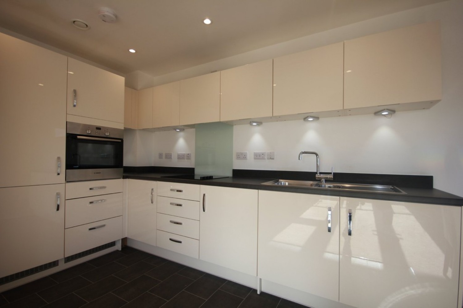 1 bedroom Flat for Letting Madison Walk, Park Central, B15