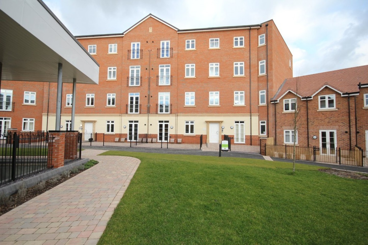 2 bedroom Flat for Letting Abbotsbury Court, Rumbush Lane, Dickens Heath, Solihull, B90