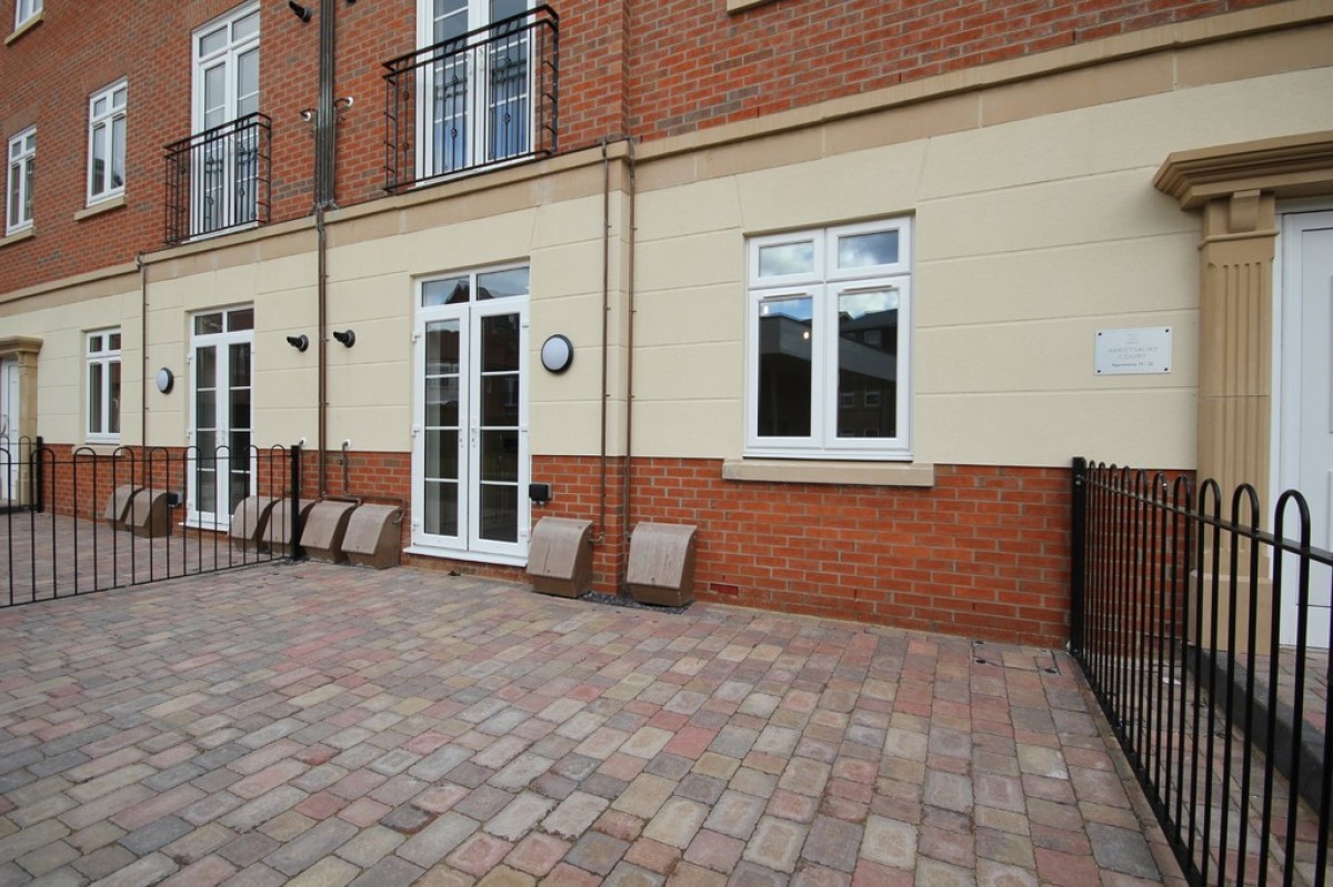 Abbotsbury Court, Rumbush Lane, Dickens Heath, Solihull, B90