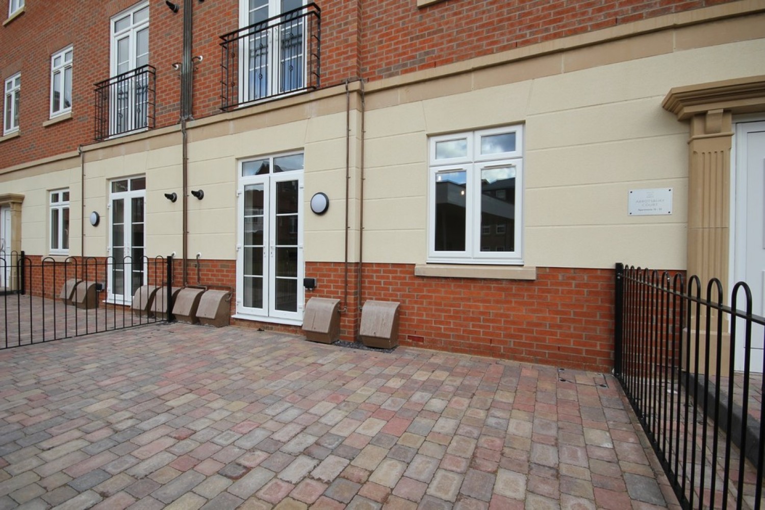 2 bedroom Flat for Letting Abbotsbury Court, Rumbush Lane, Dickens Heath, Solihull, B90