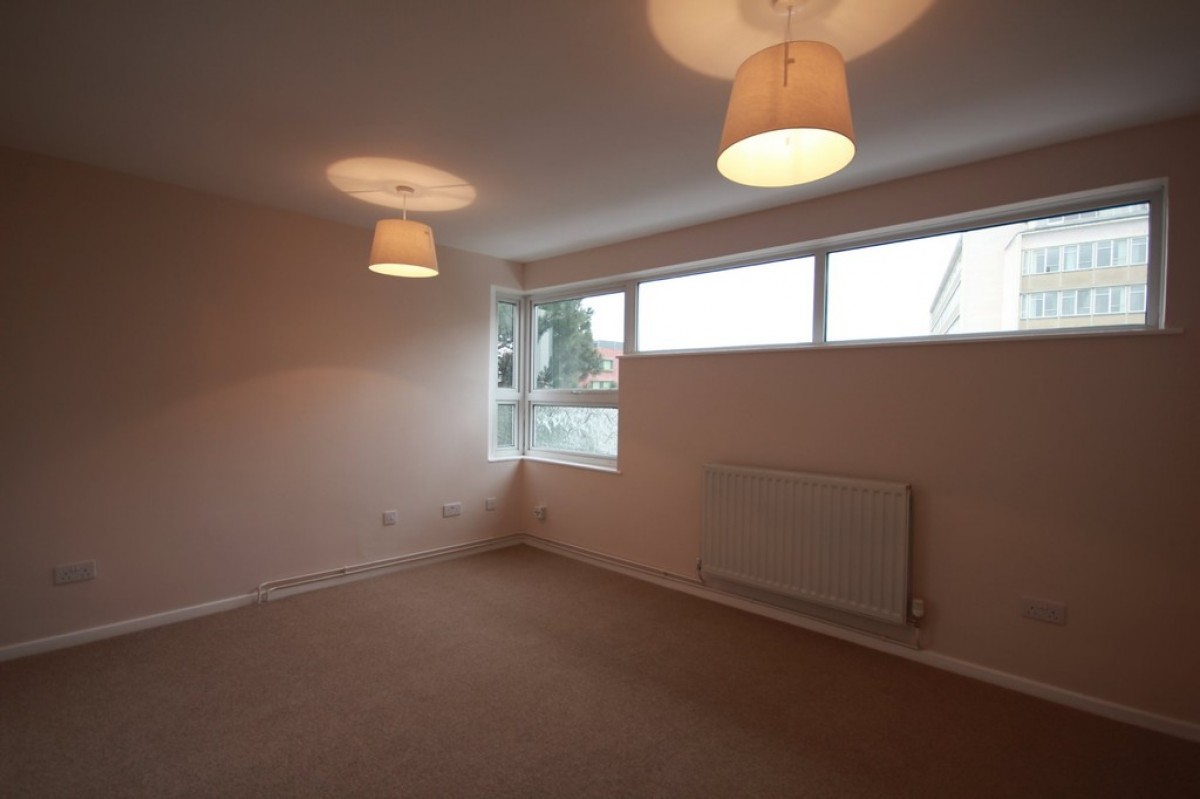 Moss House Close, Five Ways, B15