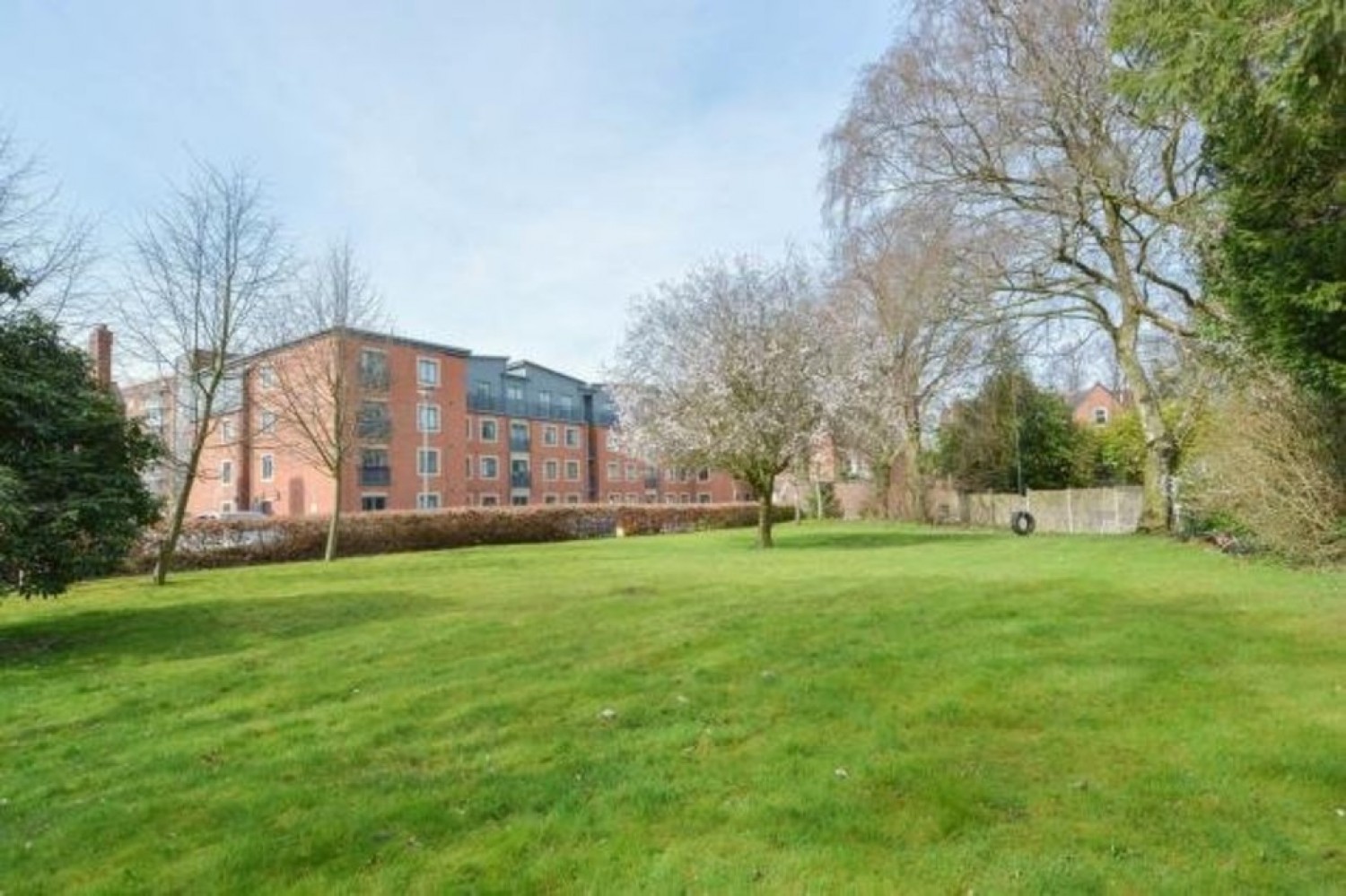 2 bedroom Flat for Letting Spire Court, Manor Road, Edgbaston, B16