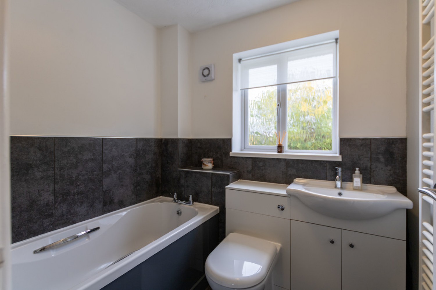 2 bedroom House for Letting Simeon Bissell Close, Tipton, DY4