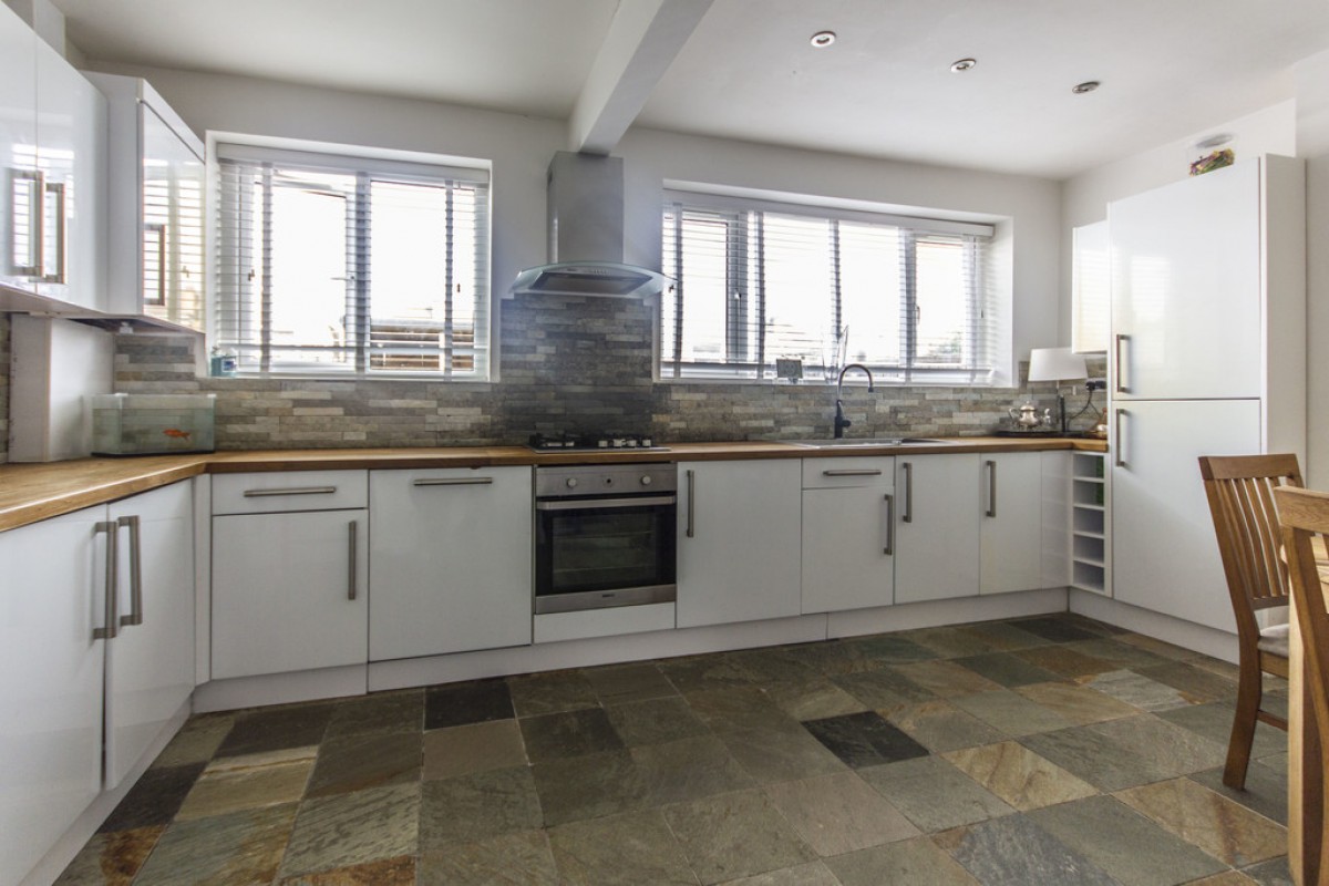 Mayswood Grove, Quinton, B32