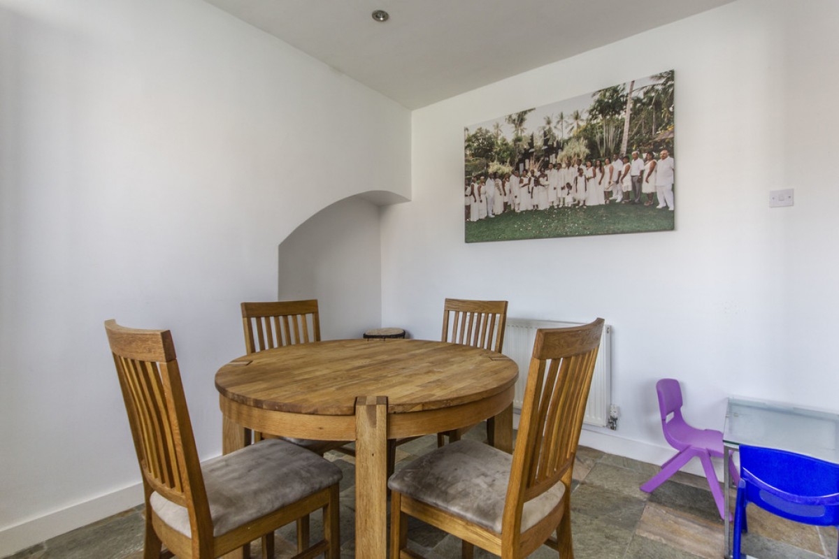 Mayswood Grove, Quinton, B32