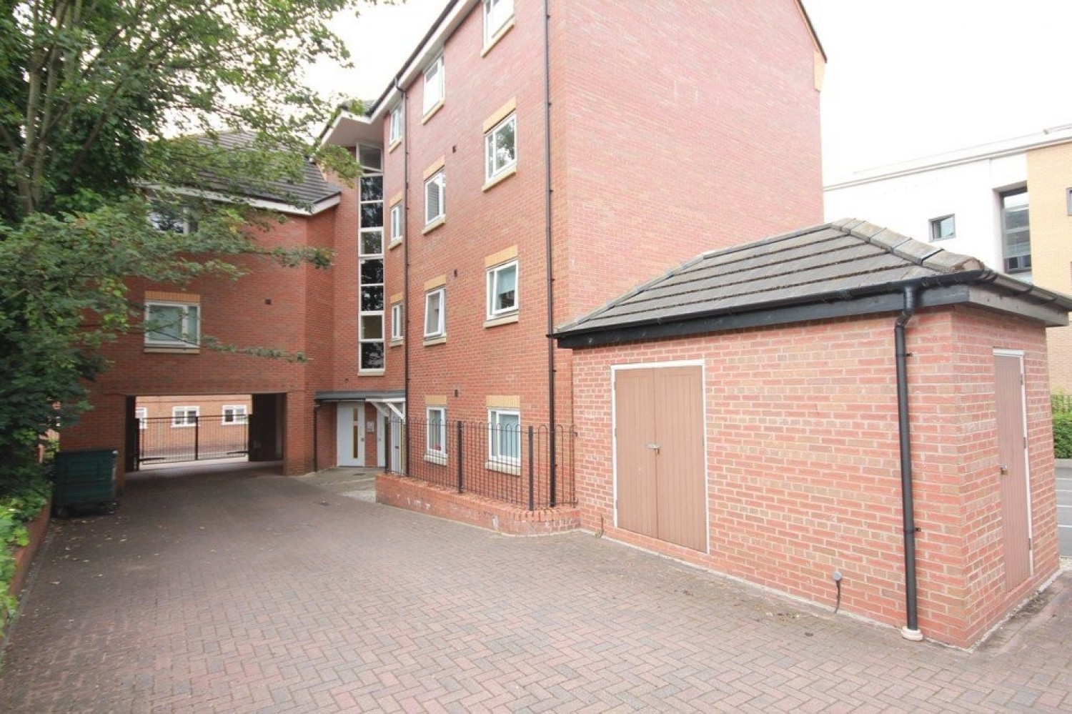 2 bedroom Flat for Letting Attwood Court, Stone Road, Edgbaston, B15