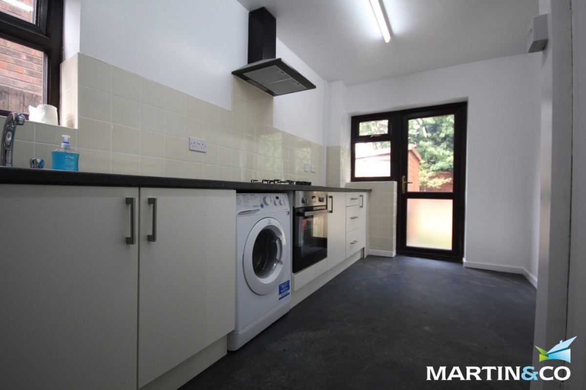 Capern Grove, Quinton, B32