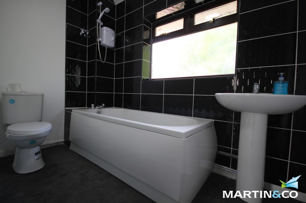 Capern Grove, Quinton, B32