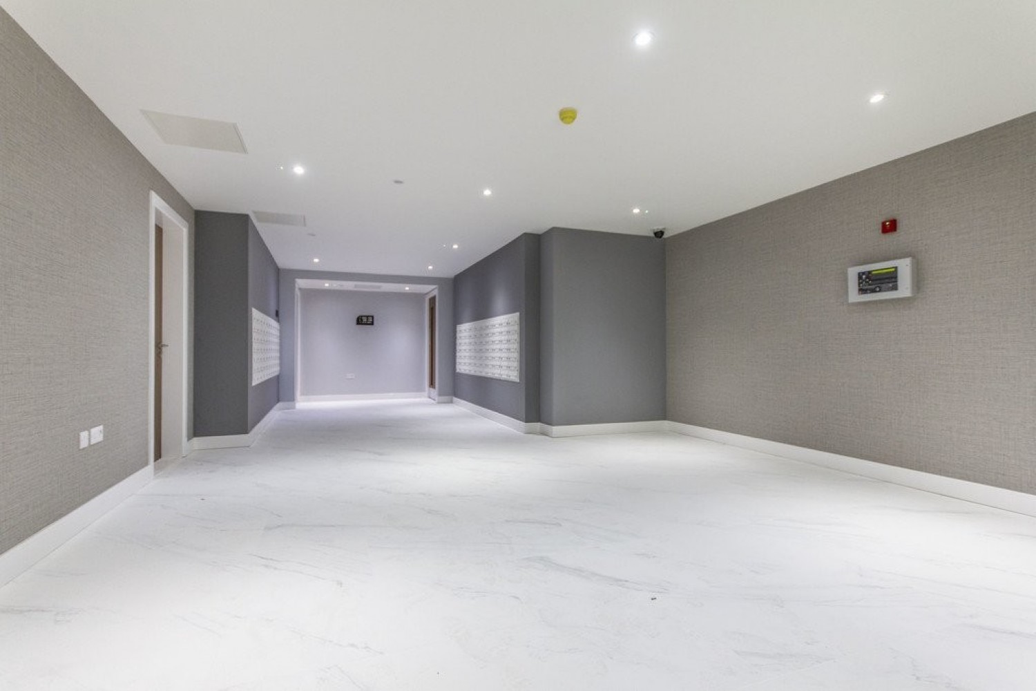 2 bedroom Flat for Letting The Quadrant, Sand Pits, Birmingham, B1