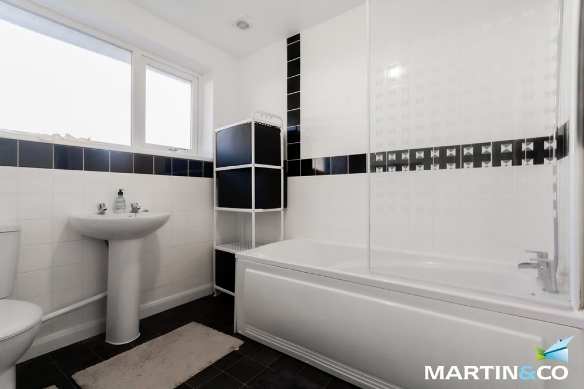 Thornhurst Avenue, Quinton, B32