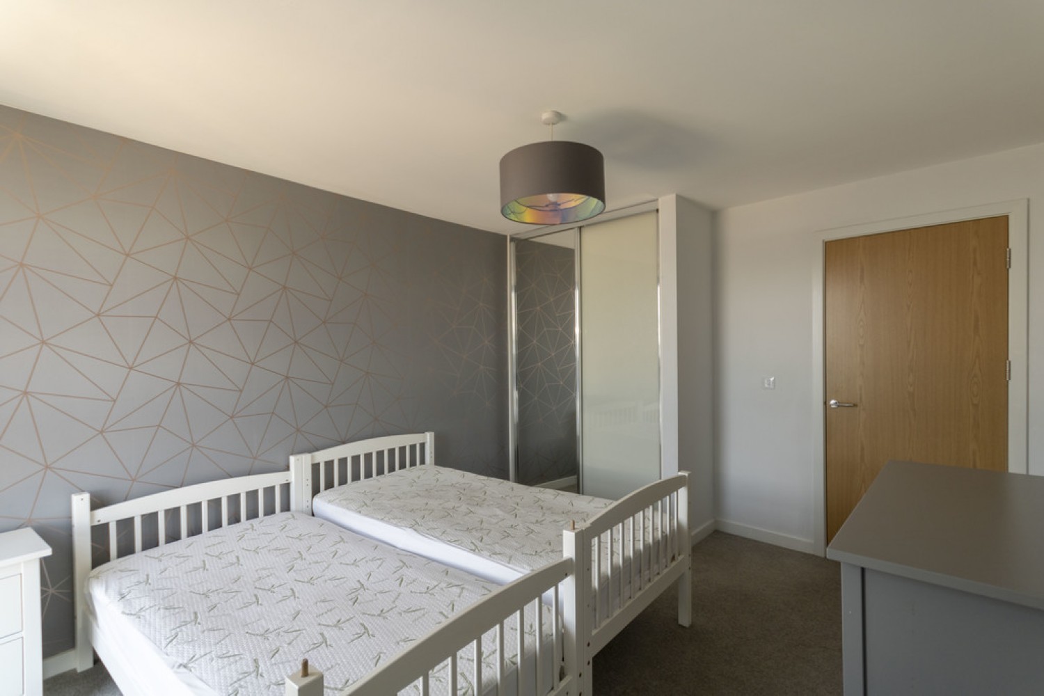 3 bedroom Flat in Lincoln Apartments, Lexington Gardens, Birmingham, B15