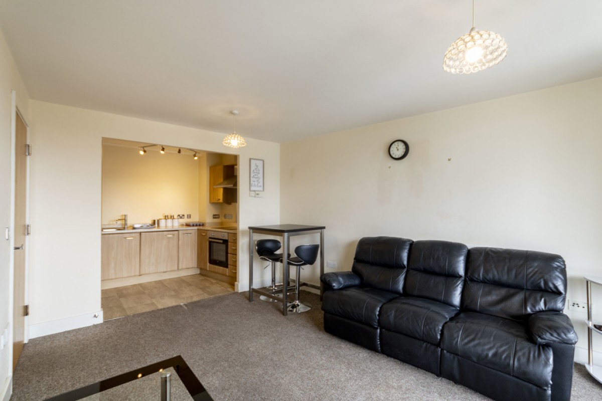 Longleat Avenue, Park Central, B15