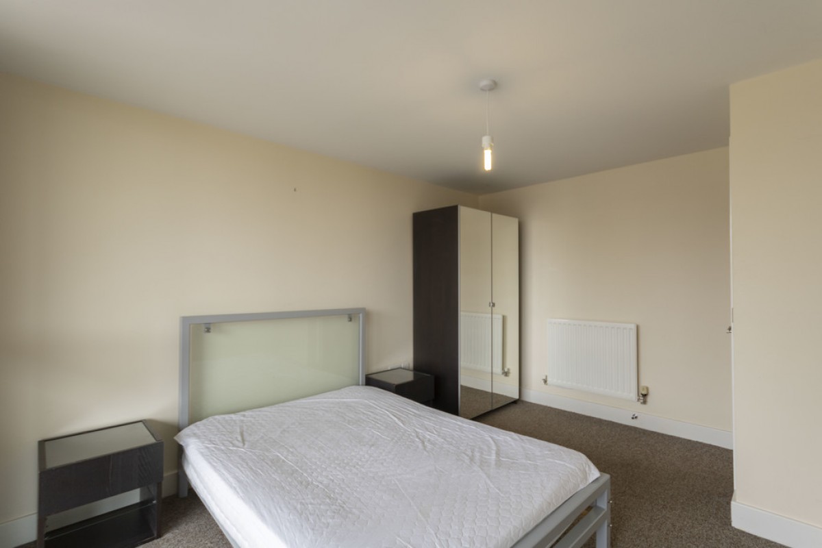 Longleat Avenue, Park Central, B15