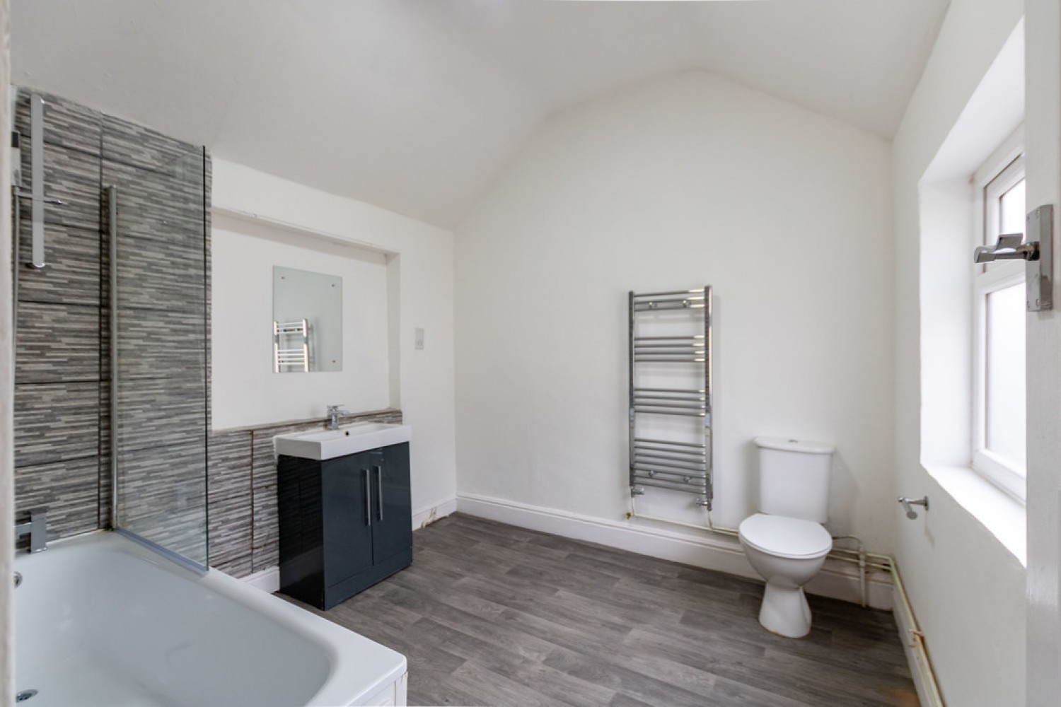 2 bedroom Flat in Ethel Street, Bearwood, B67