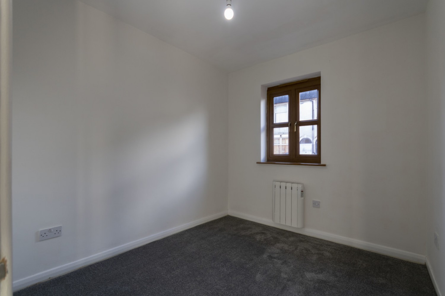 2 bedroom Flat for Letting Bank Street, Coseley, WV14