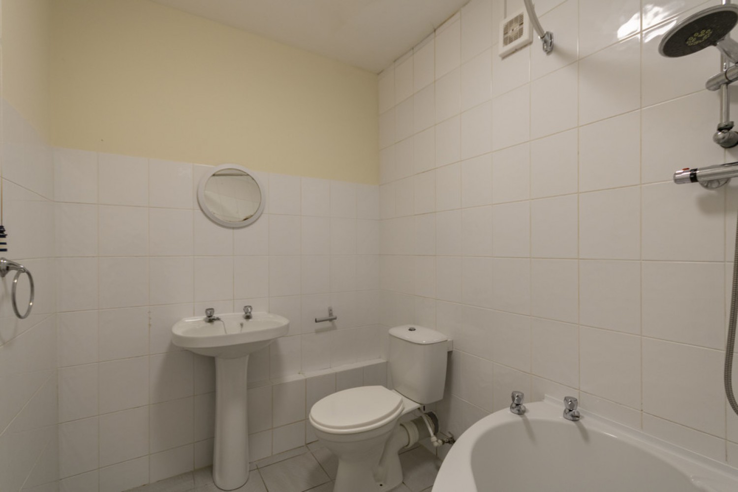 2 bedroom Flat for Letting Bank Street, Coseley, WV14