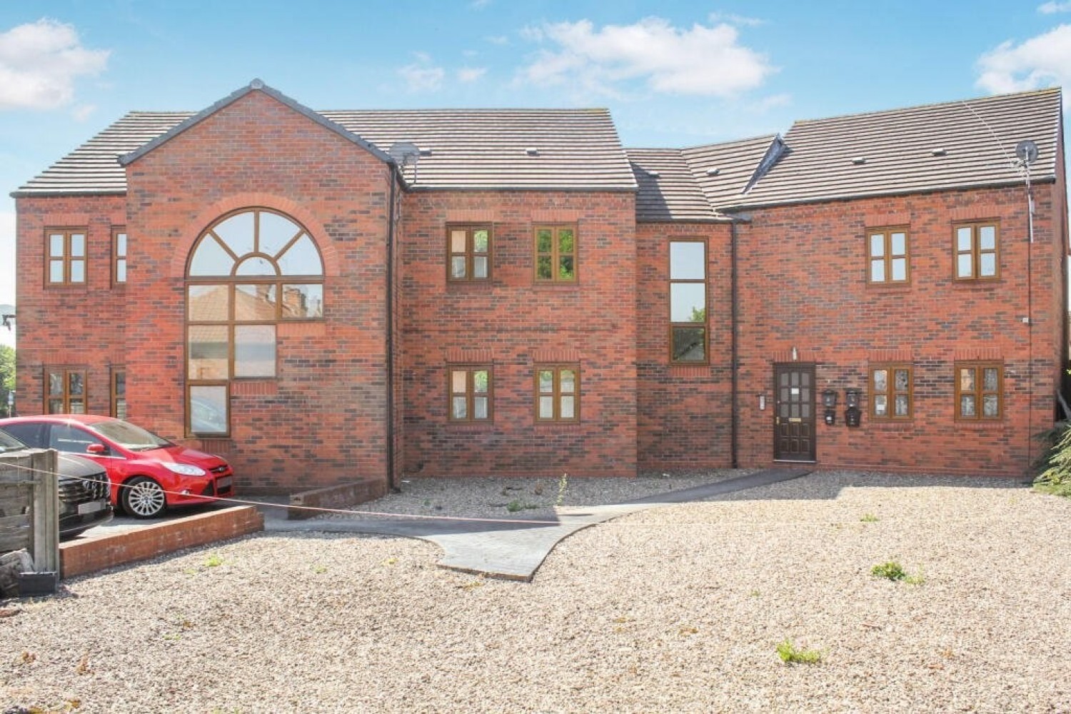 2 bedroom Flat for Letting Bank Street, Coseley, WV14