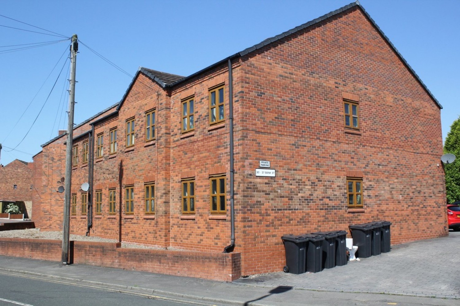 2 bedroom Flat for Letting Bank Street, Coseley, WV14