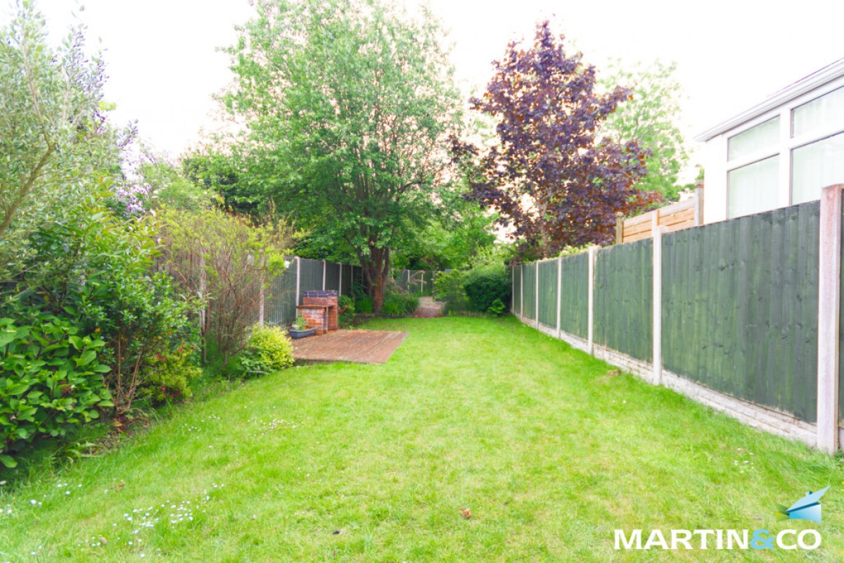 Higgins Lane, Quinton, B32