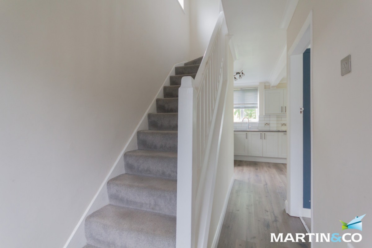 Higgins Lane, Quinton, B32